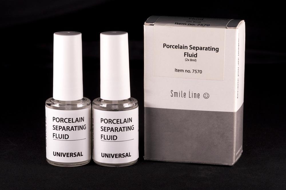 Smile Line Изолятор для керамики Porcelain Separating Fluid, 8 мл